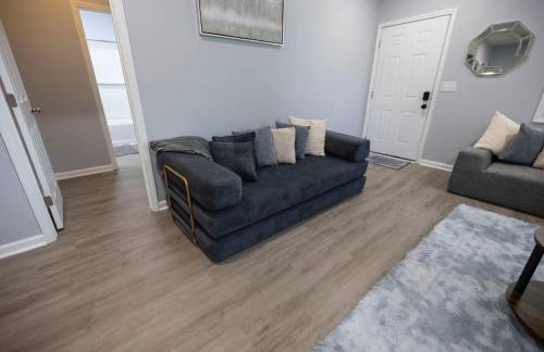 3 Min to Downtown - 10 Min to Elon - Smart TVs - Foto 9