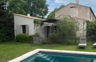 Le Mazet de la pointe dans les Alpilles avec piscine et jardin - Foto 18