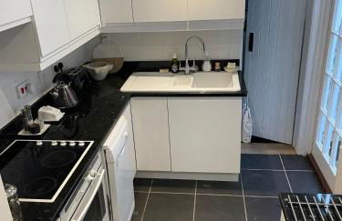 Lovely Two Bedroom Town House - Minimum 2 Night Stay - Foto 5