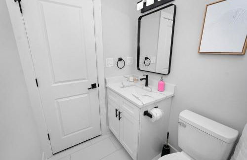 Spacious 3BR Family Oasis Sleeps 8 with Free Parking Near Medical District, Douglas Park and University of Illinois Chicago - Foto 13