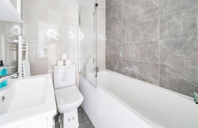 Modern Town Center Apartments Aldershot - Photo 58