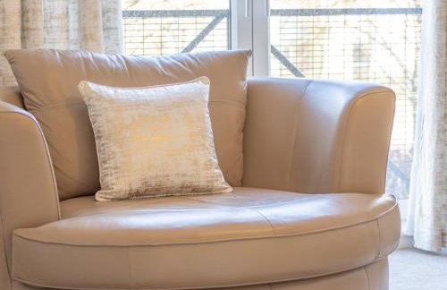 Pass the Keys Next to Braehead - Free Parking - Foto 9