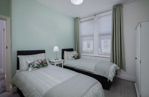 Comfy 3-Bed, Sleeps 5 & Parking - Foto 22