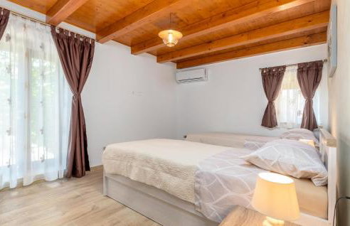 Cozy Home In Rojnici With Wifi - Photo 30