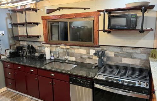 Cubs Den - Hot Tub- Walk to Lake- Fire Pit - Kayaks - Foto 24