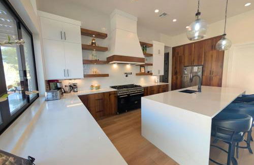 Modern Red Cliff Home with Private Pool - Foto 7