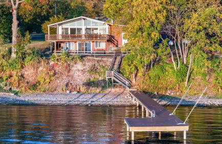 Waterfront retreat w/ wraparound deck & BBQ - Foto 71