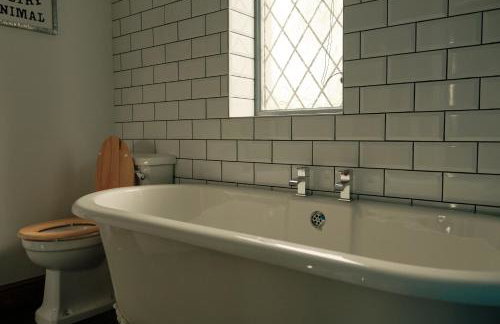 Modern Spacious House - Sleeps 16, Free Parking, Sun Terrace - Foto 20