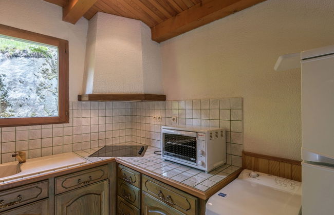 Chalet in Lovely, Rich Forest Setting With a Beautiful View - Photo 29