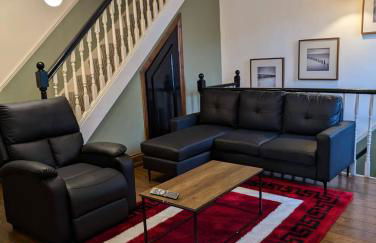 3B-10min City Airport Parking No Parties allowed - Foto 11