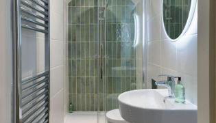 3-Bed Georgian Townhouse Next to Wellbeing Clinic - Photo 2