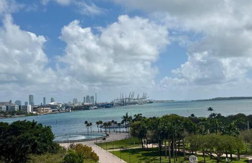 Luxury Apartment with Ocean and Park Views in Downtown Miami - Foto 2