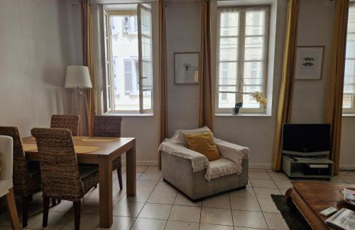 2 pièces dans le centre avec petite terrasse 3*** - Foto 2