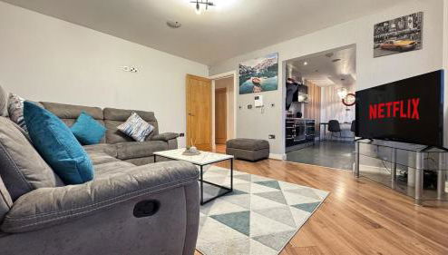 Spacious 2-Bedroom Duplex with Jacuzzi Bath and Free Gated Parking - Foto 1