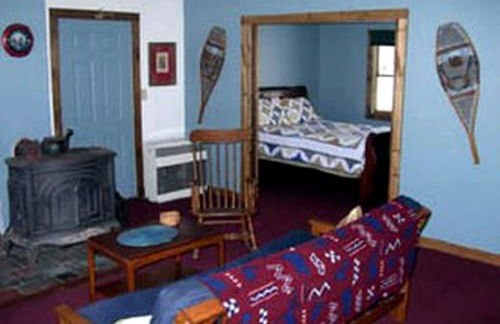 Rustic Cabin Getaway Overlooking a Stunning Golf Course in Saranac Lake, New York - Foto 2