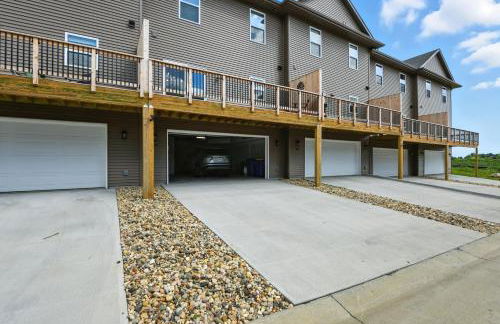 Modern Townhome Retreat in Prime Location townhouse - Photo 33