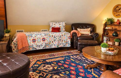 RUSTIC BLUEBONNET CABIN With VIEW BY HIDDEN FALL PARK - Photo 12