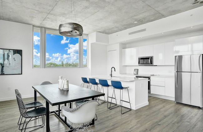 Design District Suites - Photo 51