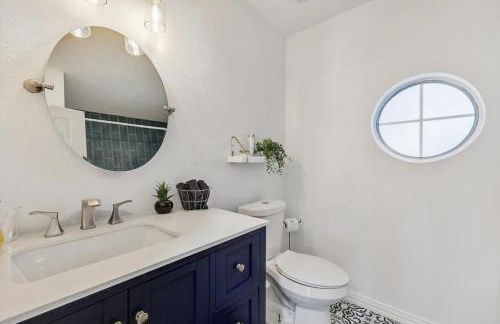 Glamorous 4BR 2,5BA Holiday Home with Pool, Game Room & Fire Pit - Foto 15