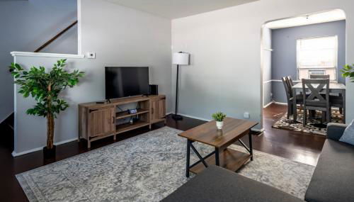 Cozy 2BR Retreat with Workspace - Washer and Dryer - Foto 2