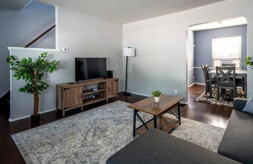 Cozy 2BR Retreat with Workspace - Washer and Dryer - Foto 2