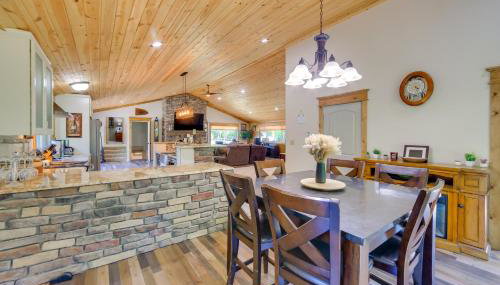 Champion Vacation Rental with Fire Pit! - Foto 5