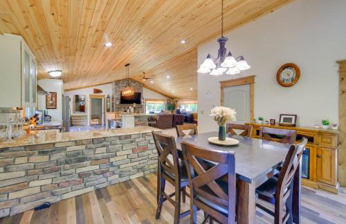 Champion Vacation Rental with Fire Pit! - Foto 5