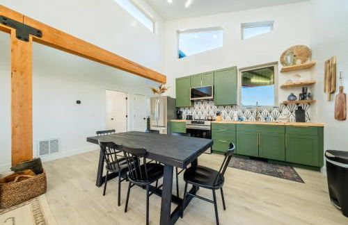 Brycegate Retreat. Stunning Views. Modern Comforts. - Photo 20