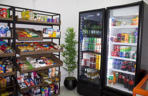 APT Completo - Suíte - 2 Ar-condicionados, Wi-FI, Piscina, garagem, portaria - aconchegante - Foto 42