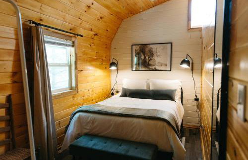 "Lumber Lodge" - Comfy & Woodsy Stay in RRG/Auxier - Foto 13