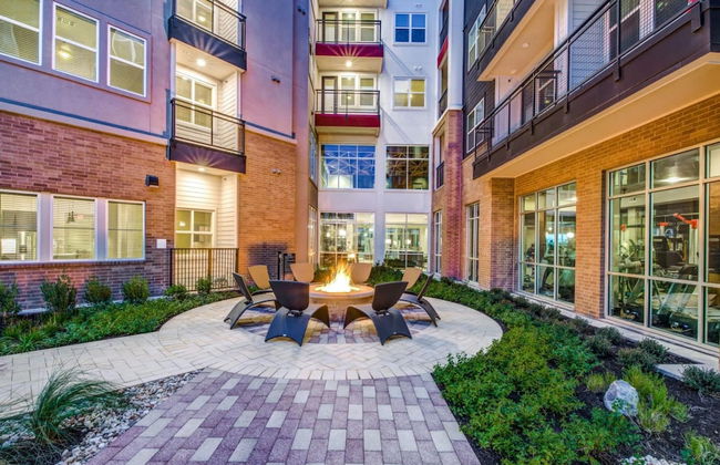 Elegant 1BR King Suite Close to DT w Fast Wifi - Foto 21