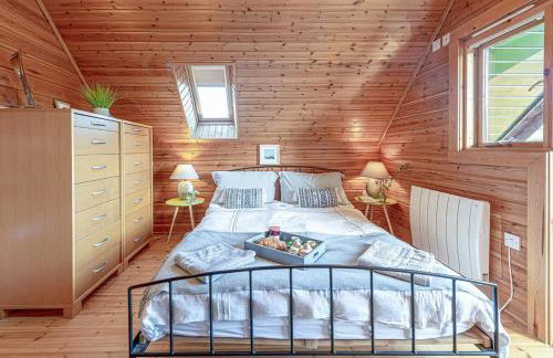 Scandi Cabin in Heart of Anglesey with Parking - Photo 18