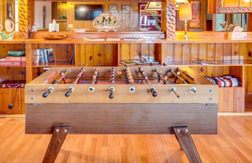 Retro Rhinelander Lake Retreat with Fire Pit! - Foto 7