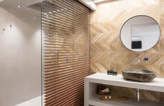 Pebble Luxury Suite by the Sea - Photo 24