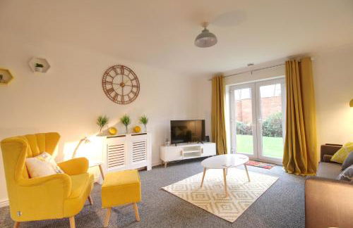 4 Dbl Beds, Modern Apartment, Free Parking and Home-from-home - Foto 7