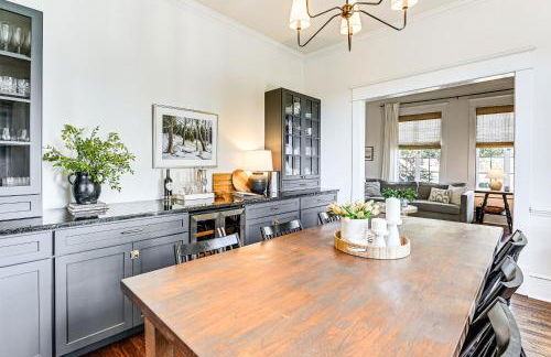 Main Street Elkin Retreat Home with Backyard Oasis - Foto 6