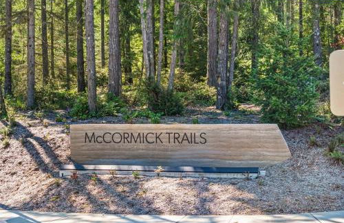 Serene Port Orchard Retreat - 3BR 3BA with Trails and Amazing Views - Foto 39