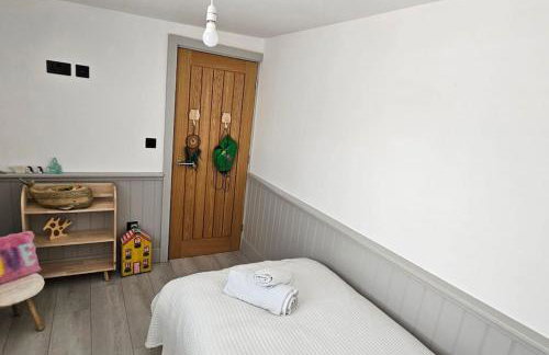 Humberston Boathouse Lodge & Hot Tub - Cleethorpes Beach Cabin Chalet - Foto 12