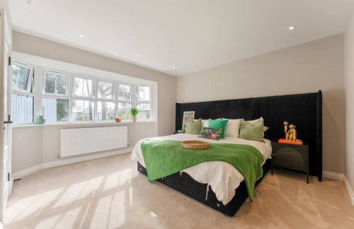 Luxury Four Bedroom Home Near Sandbanks - Photo 21