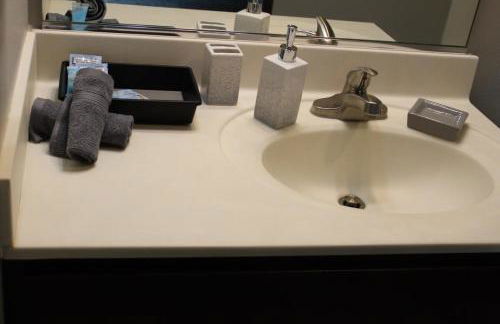 Spacious 2BR Suite Plus Patio Near Iowa State - Foto 18