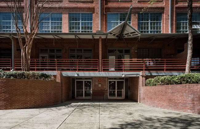 City Center Apartment, Walk Everywhere, Wifi - Photo 33