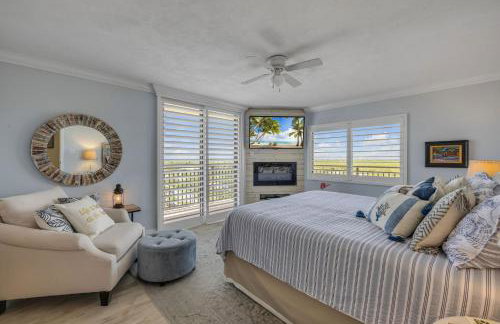 New dog-friendly Listing! Updated direct oceanfront with spacious balcony and heated pool - Foto 6