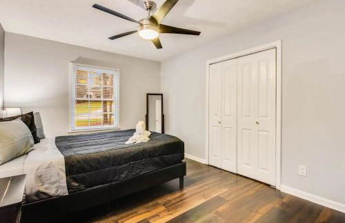 Spacious 5BR Retreat Sleeps 12,Large Deck - Foto 9