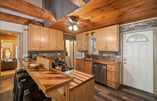 Linville Gorge Cottage with Hot Tub - Photo 16