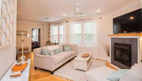 Stylish 2BR w Full Kitchen, Laundry & Cen Air - Foto 2