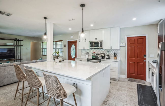 Beautiful Comfy Home With Private Hot Tub Close To Beach 2 Bedroom Home by RedAwning - Foto 8