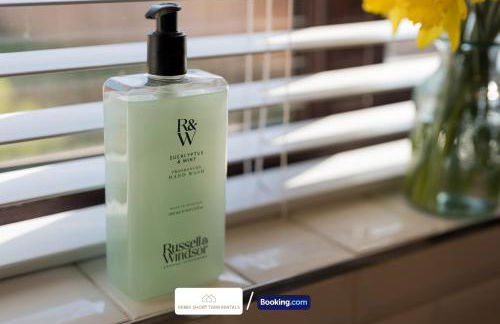 Award-Winning Four Bedrooms House, Parking, WiFi By Derby Short Term Rental Short Lets & Serviced Accommodation Derby - Foto 18