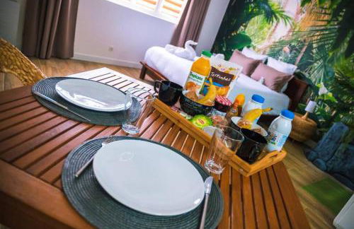 SECRET SUITE "Jungle" - Jacuzzi privatif - Gare RER C - Proche Paris - Foto 7