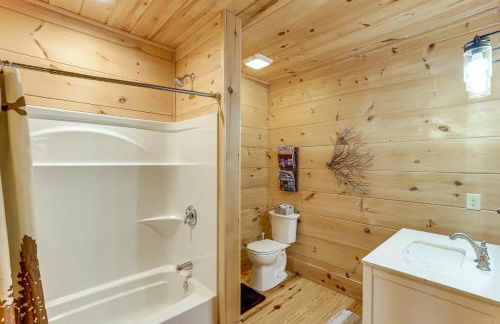 Explore Linville Falls Cabin with Game Room and Deck! - Foto 16