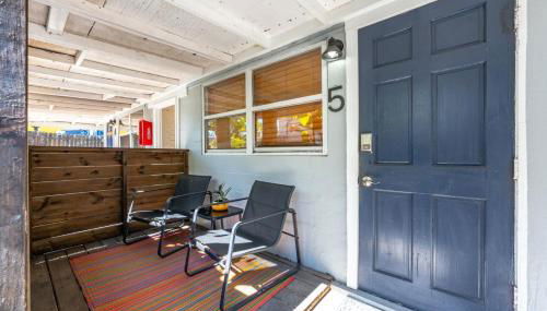 Cozy 1BR • Courtyard + Shared Deck - Foto 5